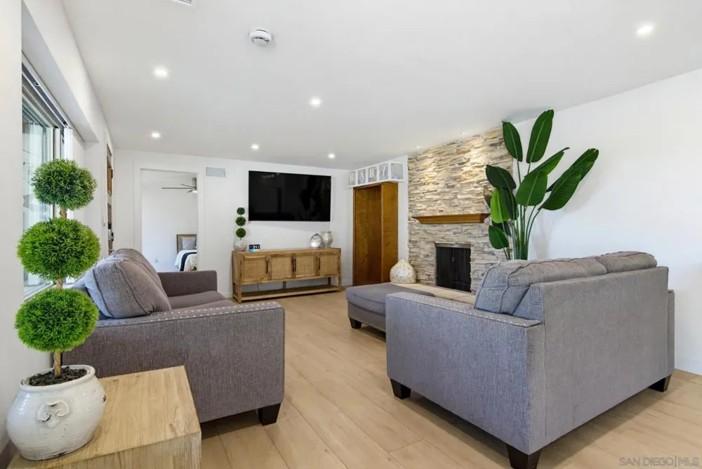 9165 San Juan Place La Mesa, CA 91941