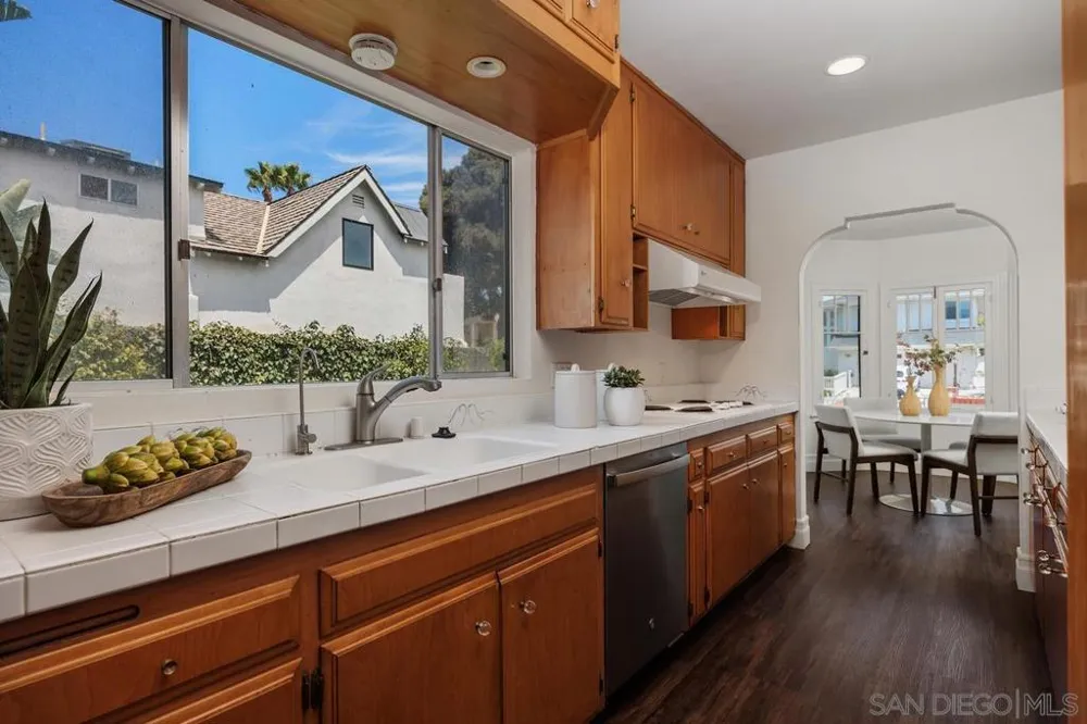 304 La Veta Ave Encinitas, CA 92024