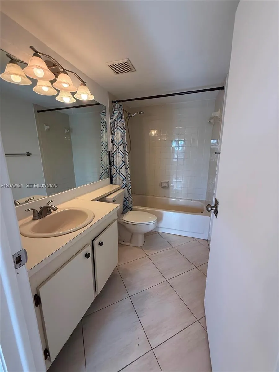 18200 Mediterranean Blvd #2201 Hialeah, FL 33015