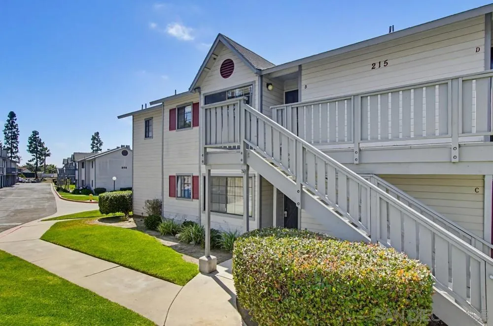 215 Camlau #B Chula Vista, CA 91911