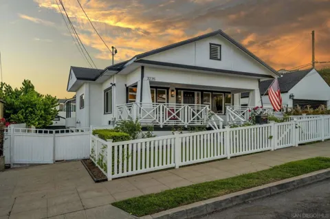 3235 Fenelon