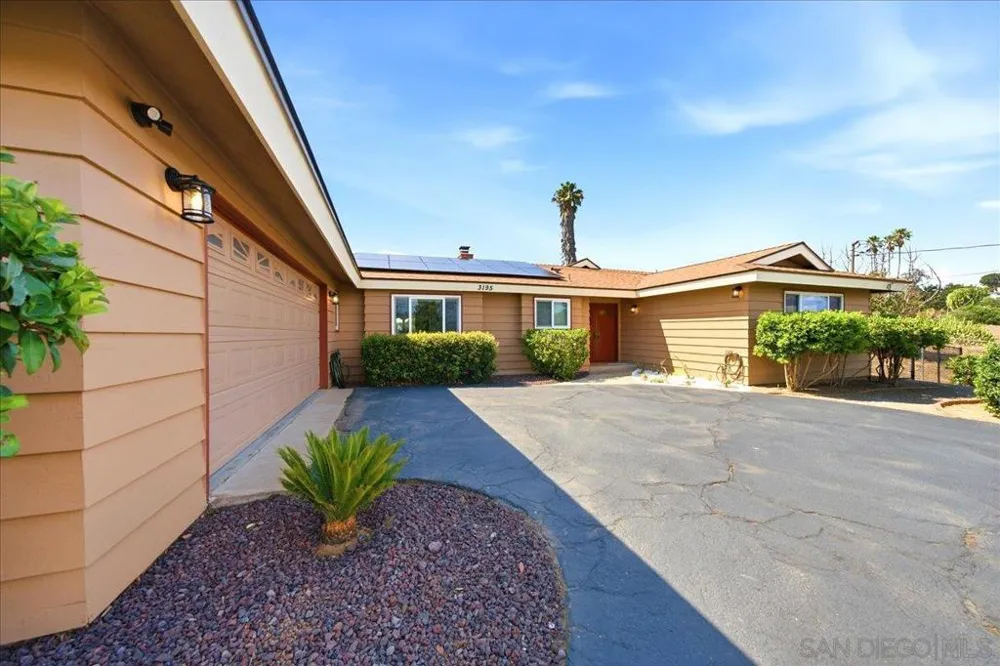 3195 Purer Rd Escondido, CA 92029