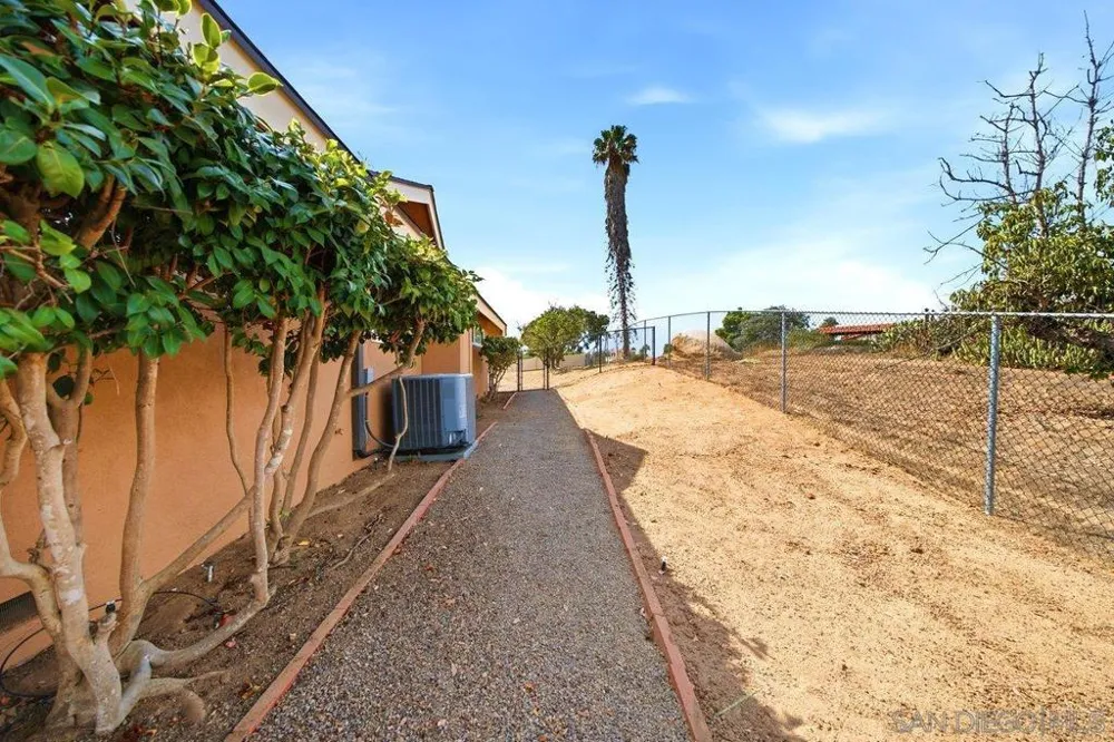 3195 Purer Rd Escondido, CA 92029
