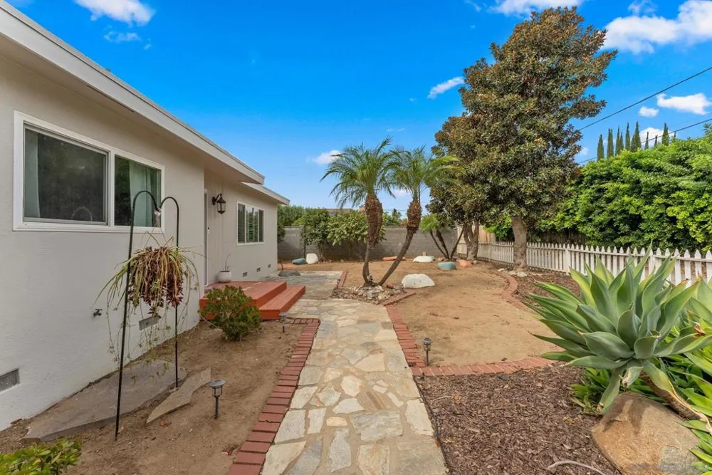 665 Foy Ln Escondido, CA 92025