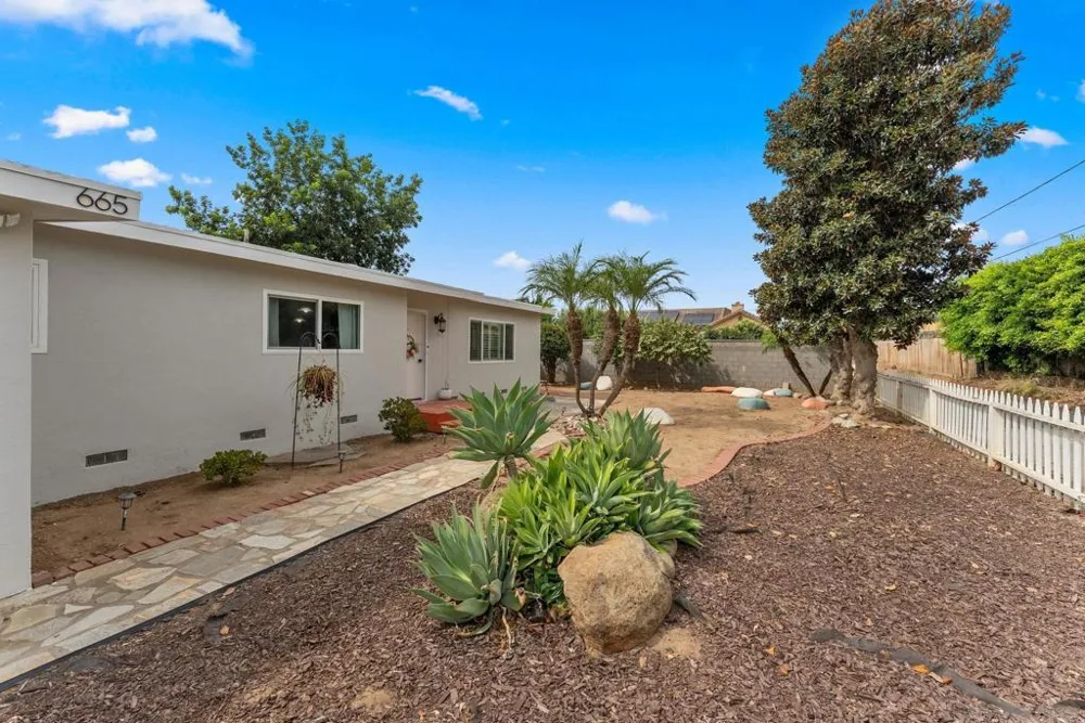 665 Foy Ln Escondido, CA 92025