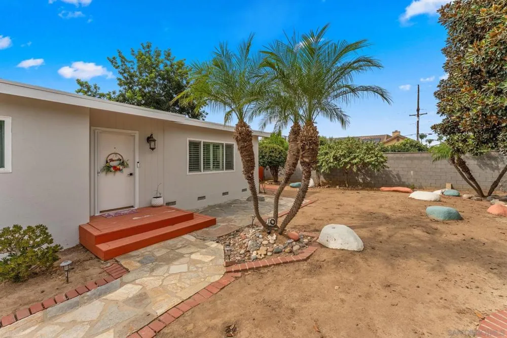 665 Foy Ln Escondido, CA 92025