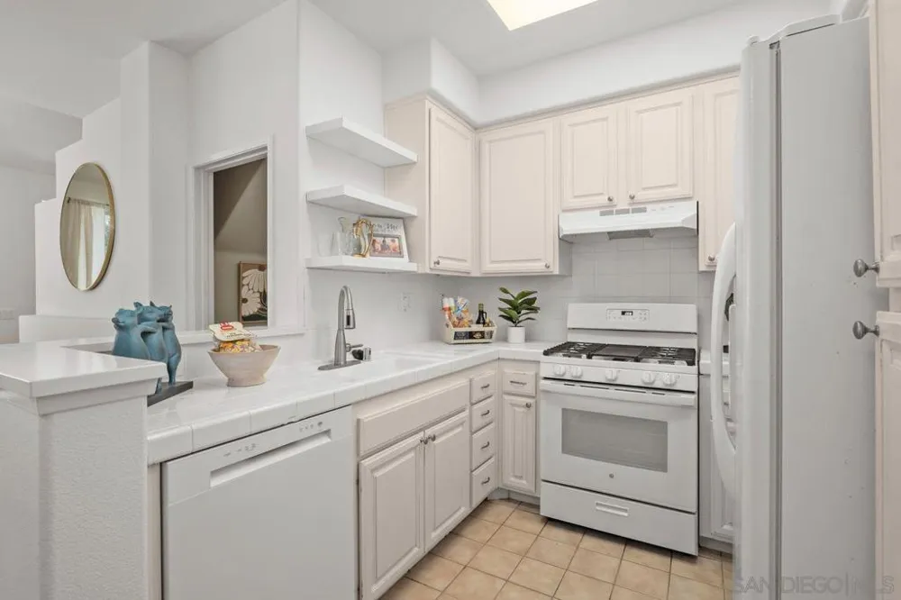 4118 Via Candidiz #115 San Diego, CA 92130