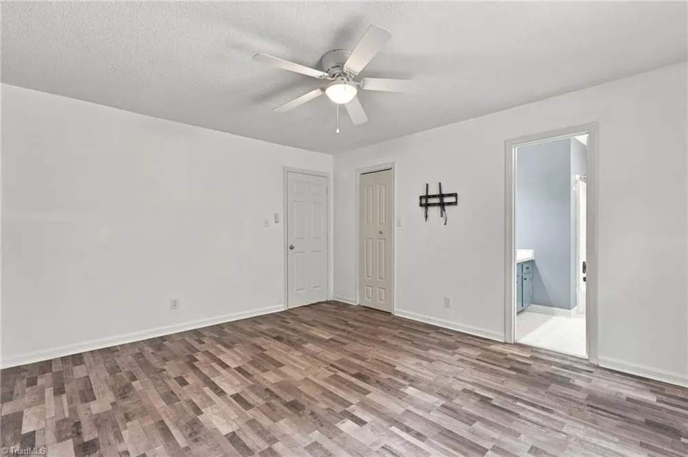 2424 Cottage Place Greensboro, NC 27455