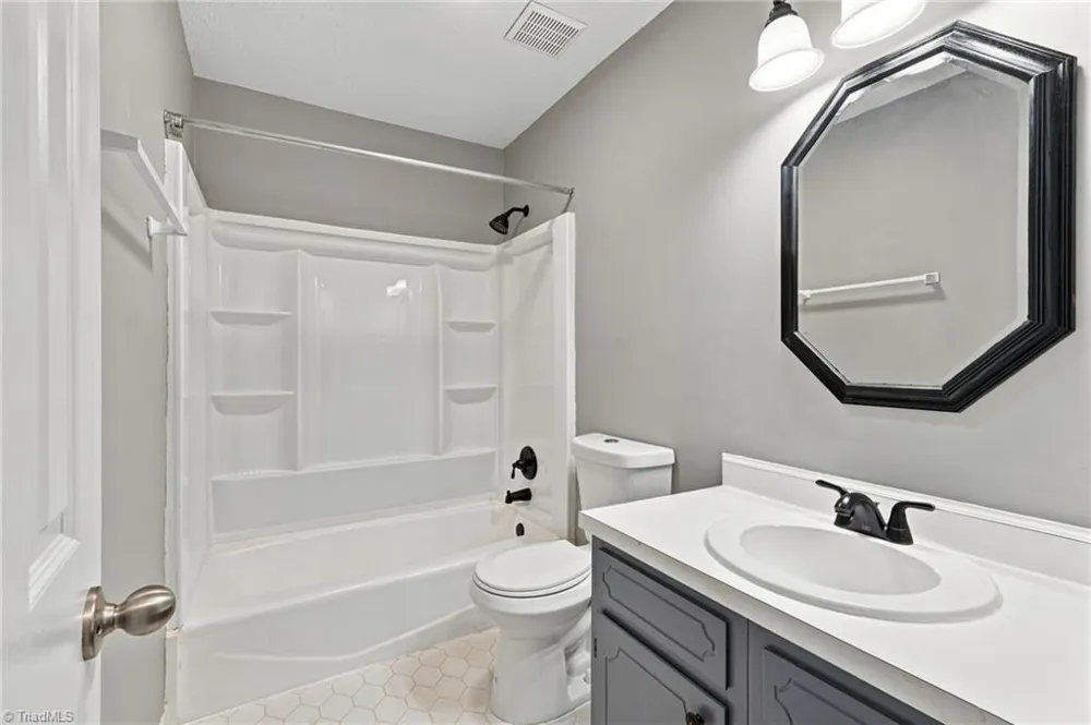 2424 Cottage Place Greensboro, NC 27455