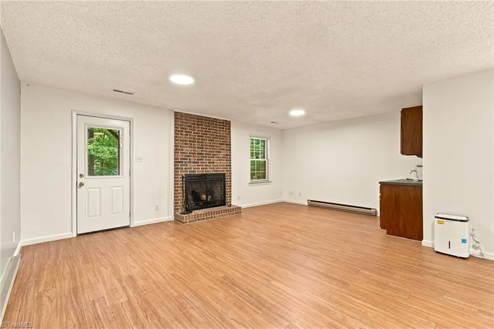 2424 Cottage Place Greensboro, NC 27455