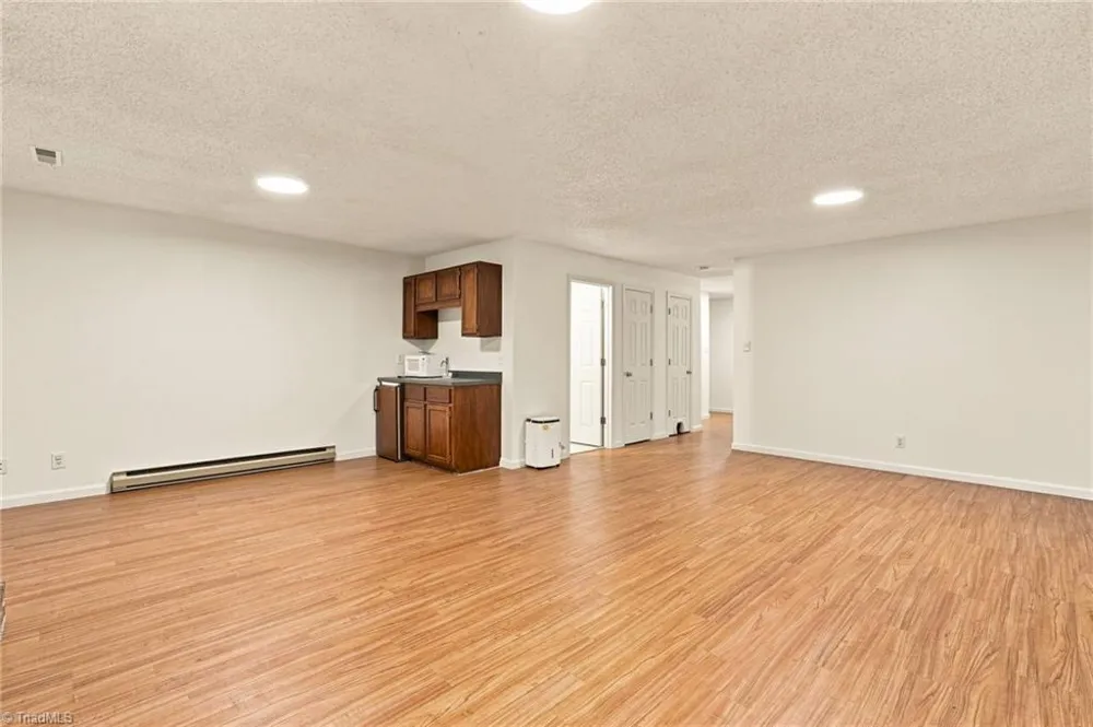 2424 Cottage Place Greensboro, NC 27455