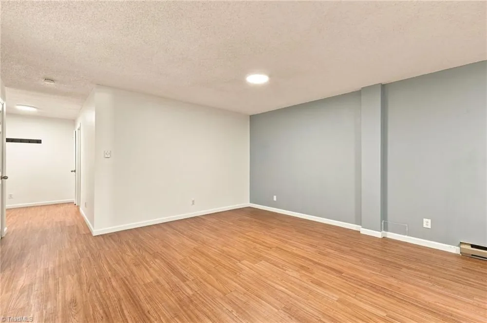 2424 Cottage Place Greensboro, NC 27455