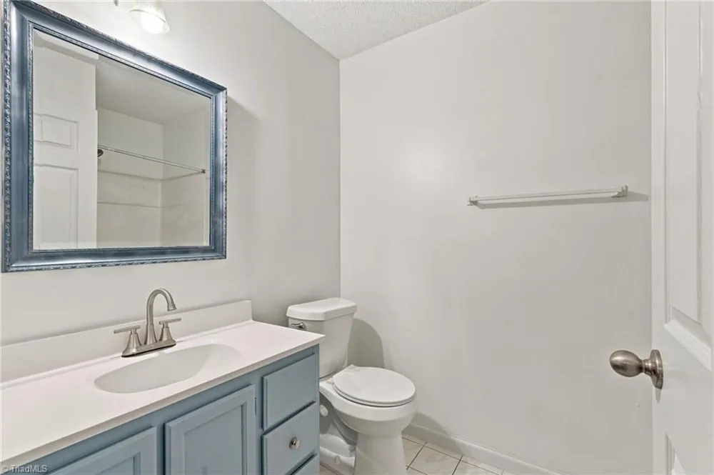2424 Cottage Place Greensboro, NC 27455