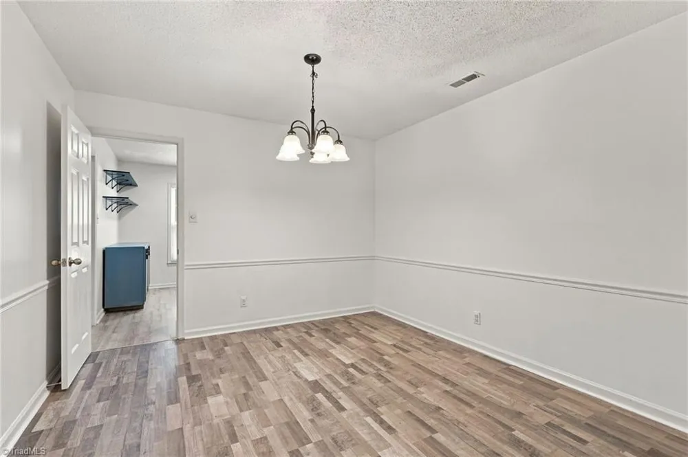 2424 Cottage Place Greensboro, NC 27455
