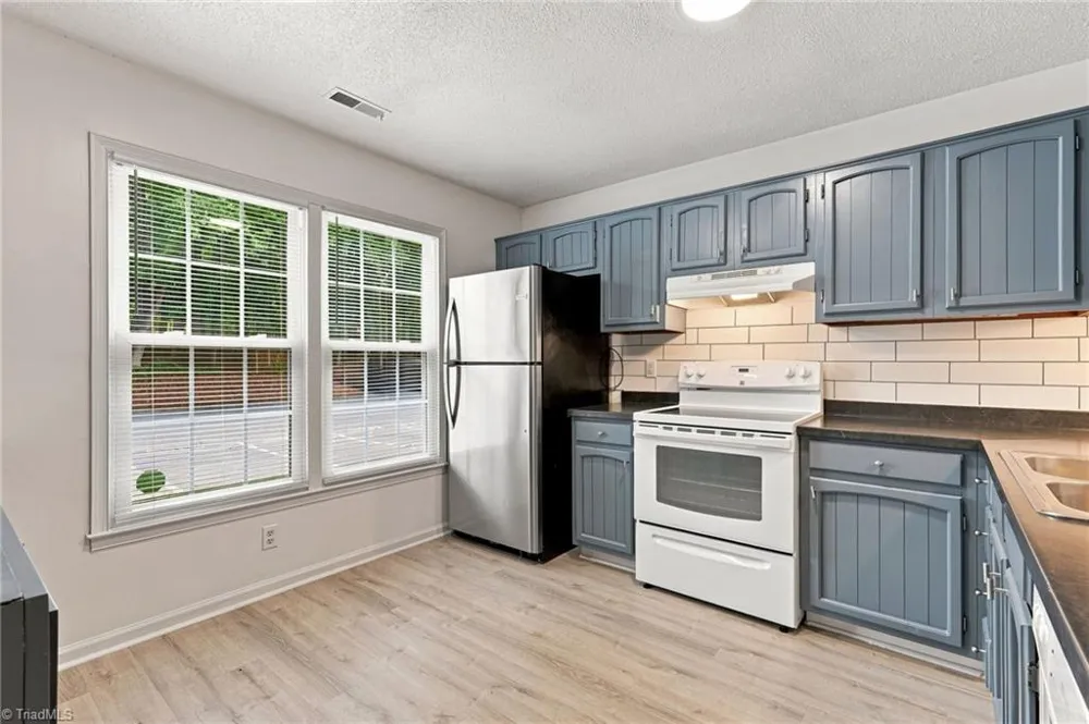 2424 Cottage Place Greensboro, NC 27455