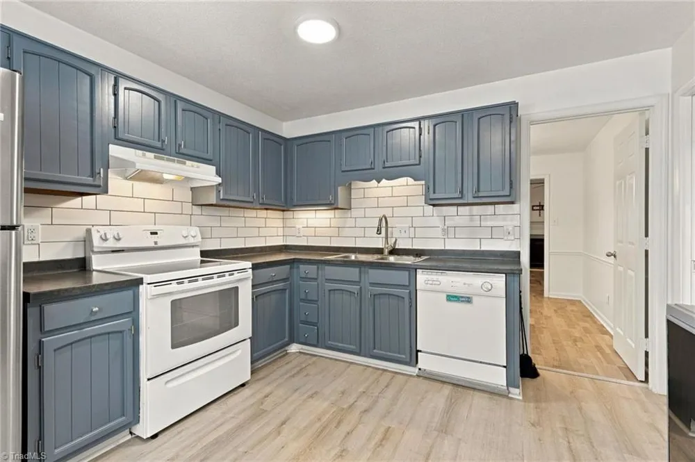 2424 Cottage Place Greensboro, NC 27455