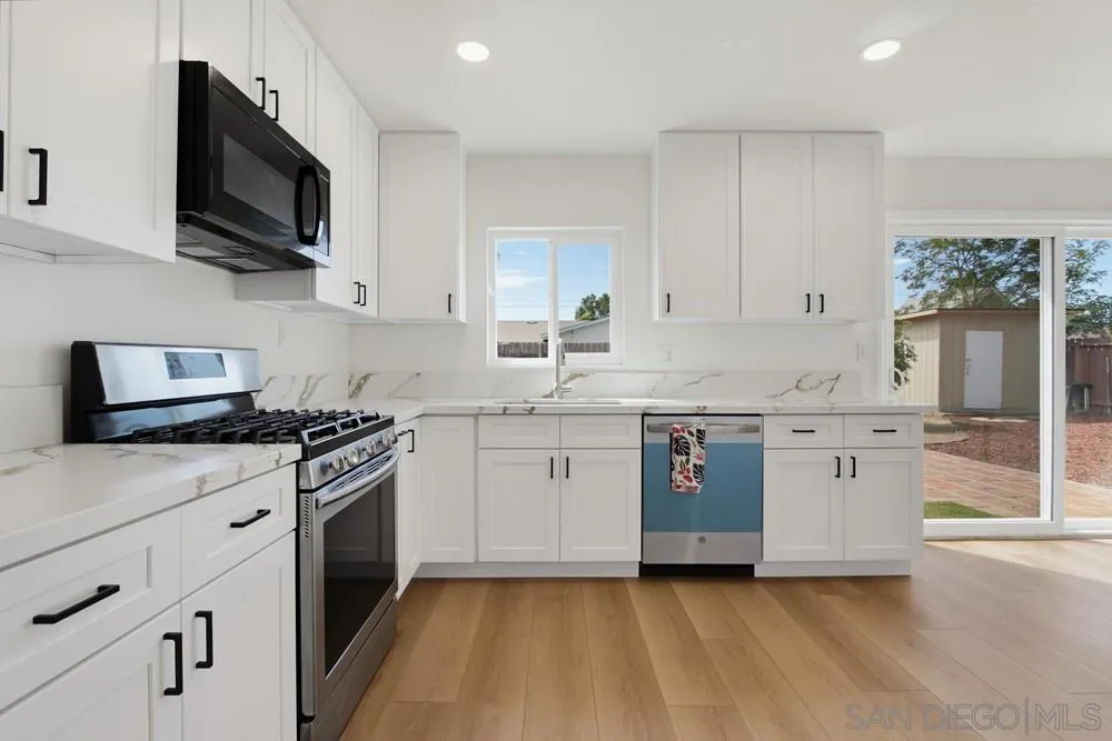 1439 MISSION Escondido, CA 92027