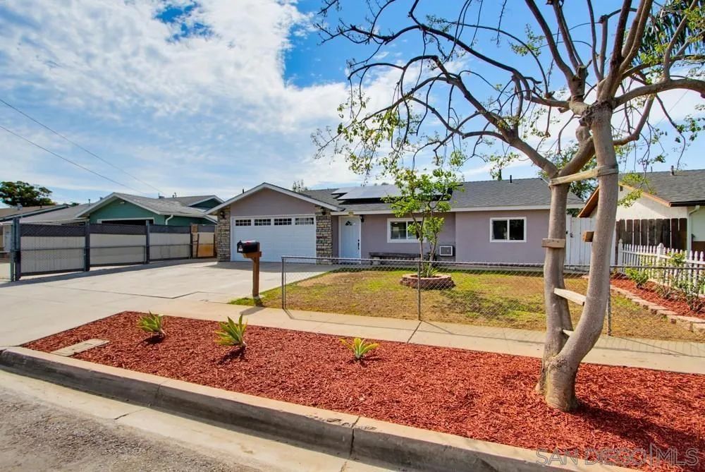 1439 MISSION Escondido, CA 92027