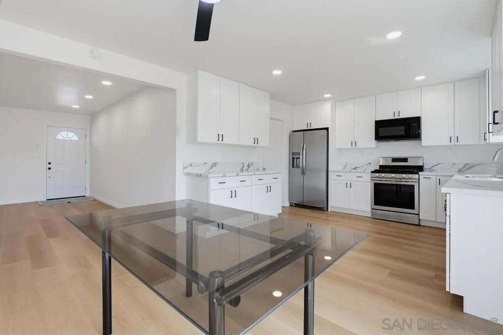 1439 MISSION Escondido, CA 92027