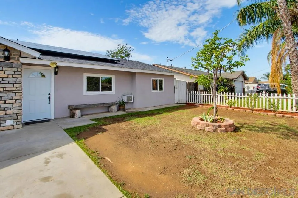 1439 MISSION Escondido, CA 92027