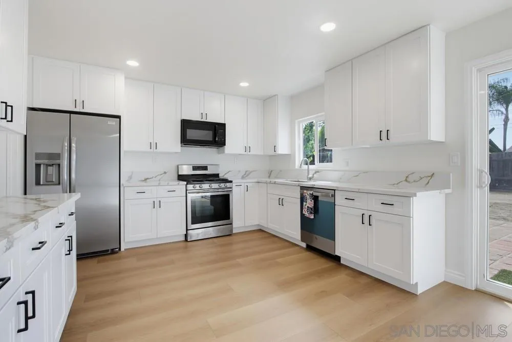 1439 MISSION Escondido, CA 92027