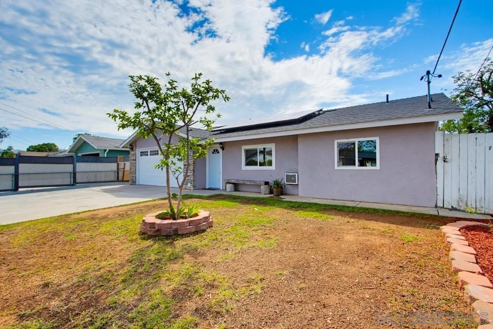 1439 MISSION Escondido, CA 92027