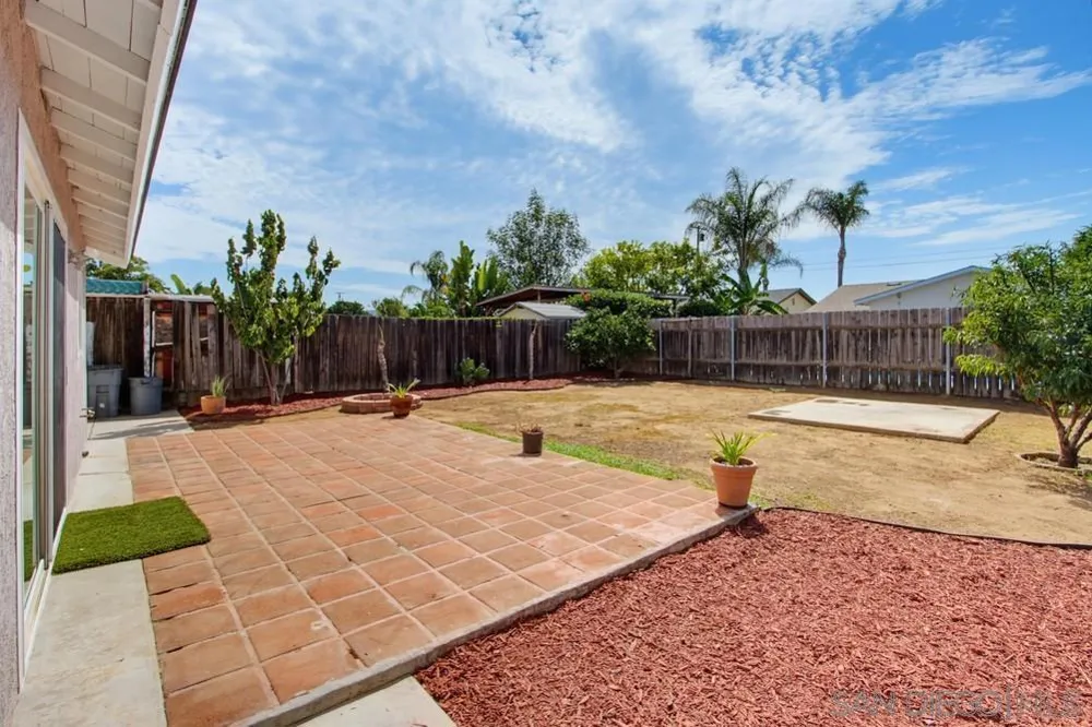 1439 MISSION Escondido, CA 92027