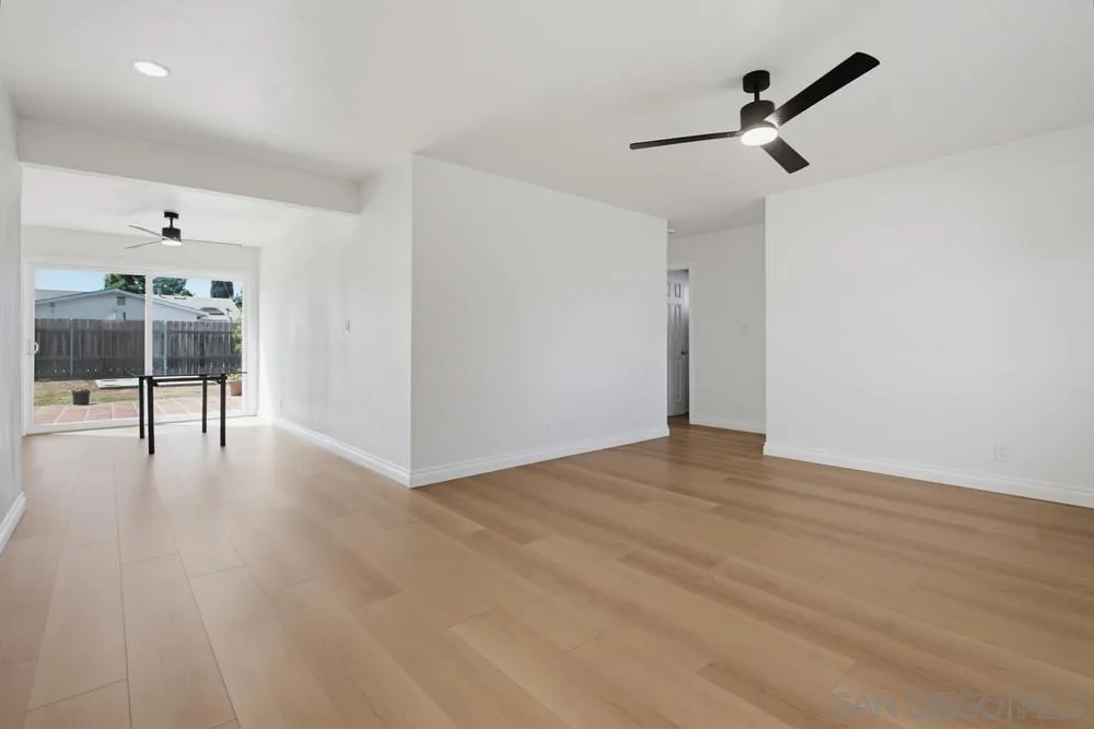 1439 MISSION Escondido, CA 92027