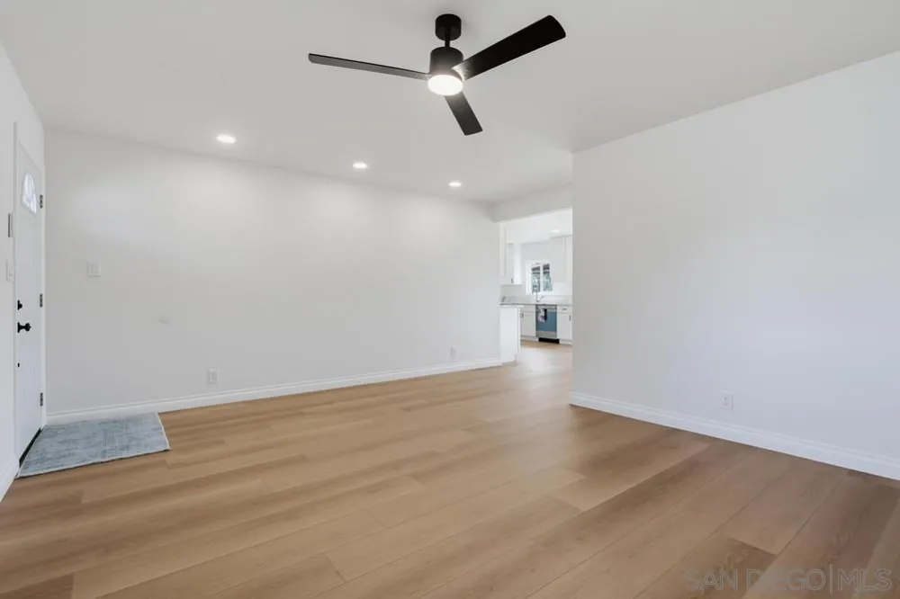 1439 MISSION Escondido, CA 92027