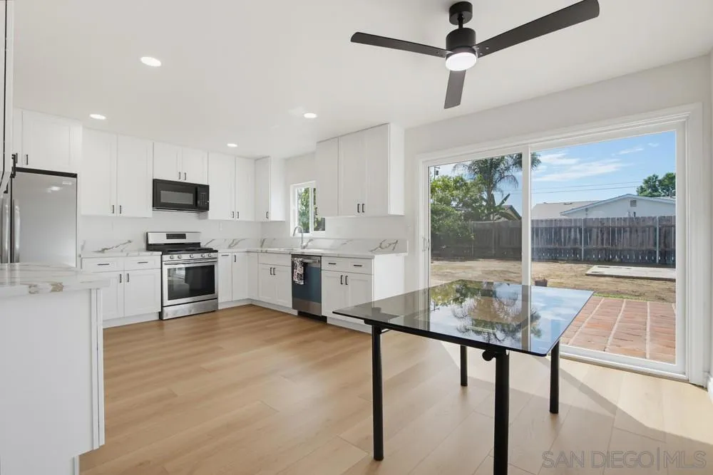 1439 MISSION Escondido, CA 92027