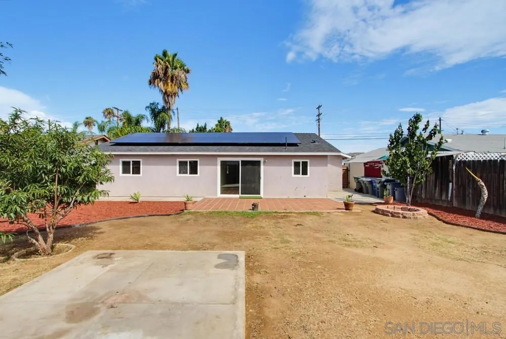 1439 MISSION Escondido, CA 92027