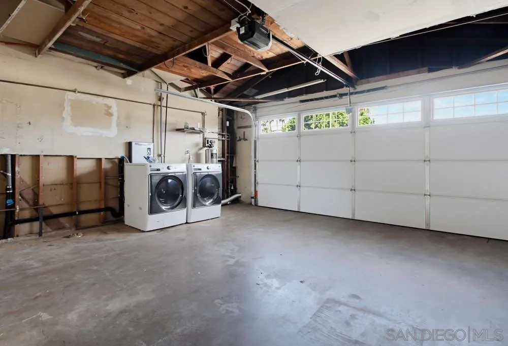 1439 MISSION Escondido, CA 92027