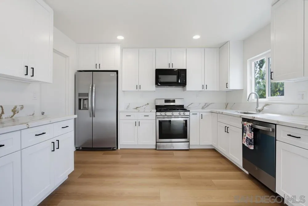 1439 MISSION Escondido, CA 92027