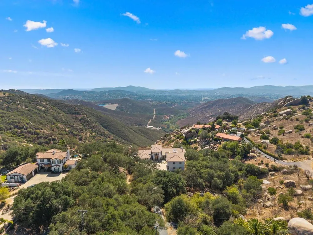 15711 Salida Del Sol Ramona, CA 92065