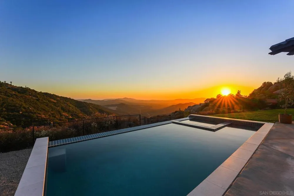 15711 Salida Del Sol Ramona, CA 92065