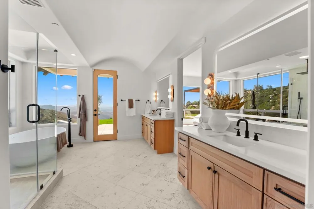 15711 Salida Del Sol Ramona, CA 92065