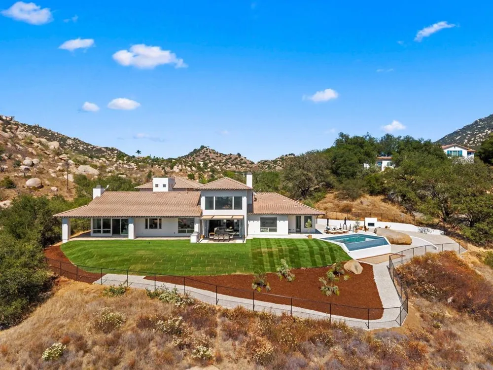 15711 Salida Del Sol Ramona, CA 92065