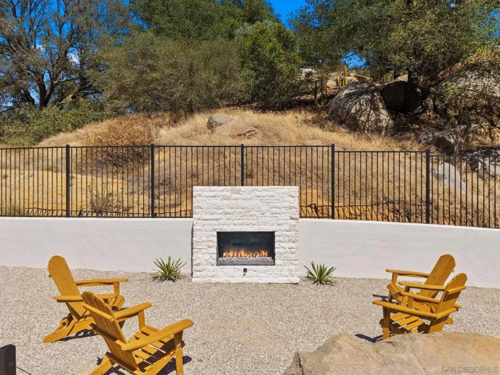 15711 Salida Del Sol Ramona, CA 92065