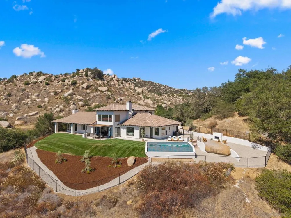 15711 Salida Del Sol Ramona, CA 92065