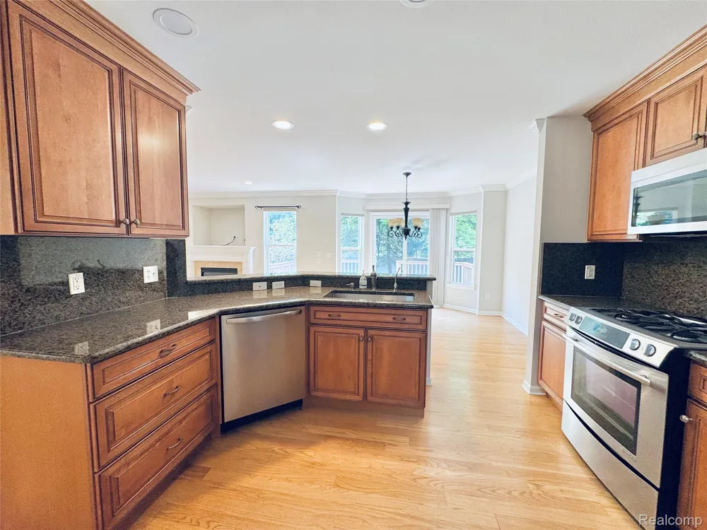 8055 SPRINGDALE DRIVE White Lake Charter Township, MI 48386