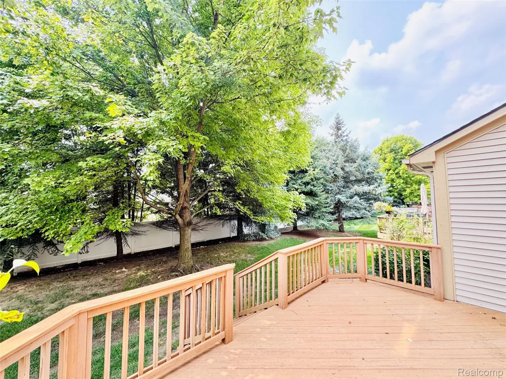 8055 SPRINGDALE DRIVE White Lake Charter Township, MI 48386