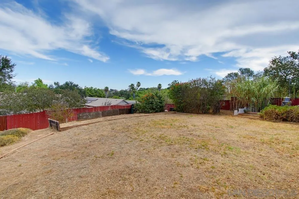 321 North El Cajon, CA 92021