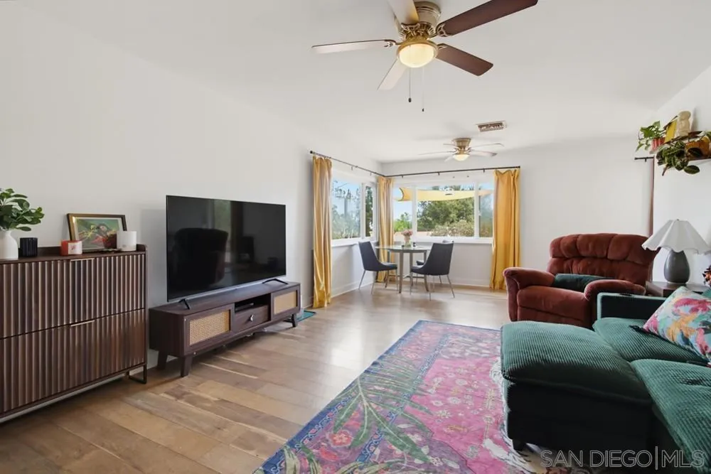 321 North El Cajon, CA 92021