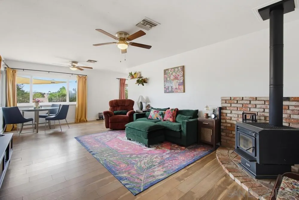 321 North El Cajon, CA 92021
