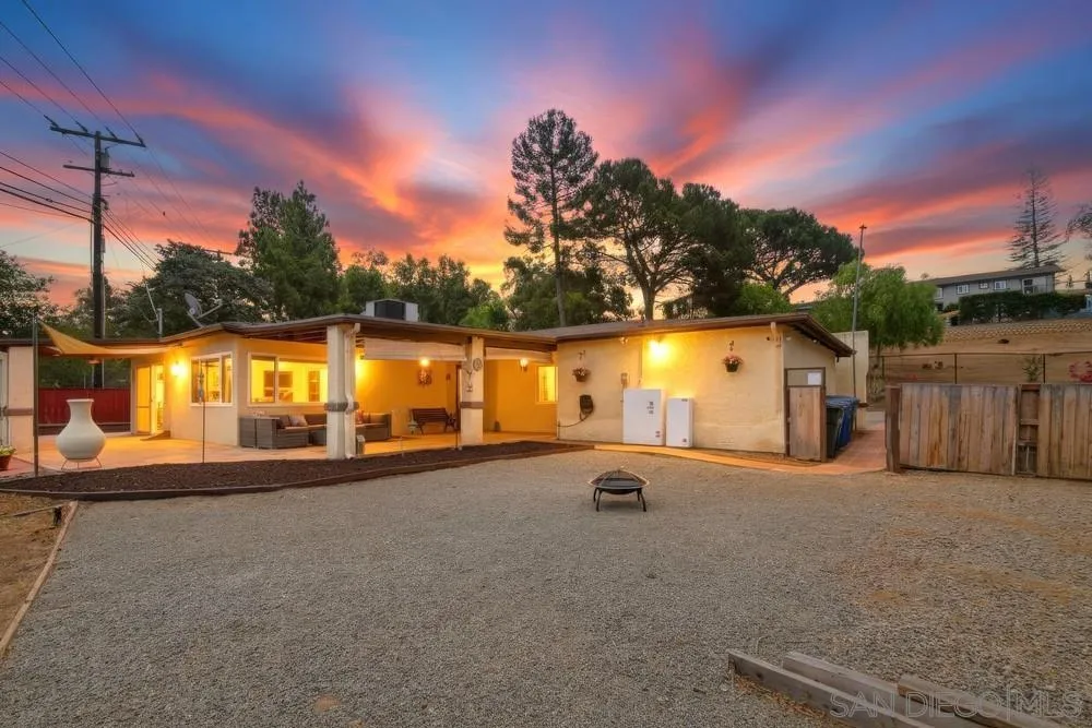 321 North El Cajon, CA 92021