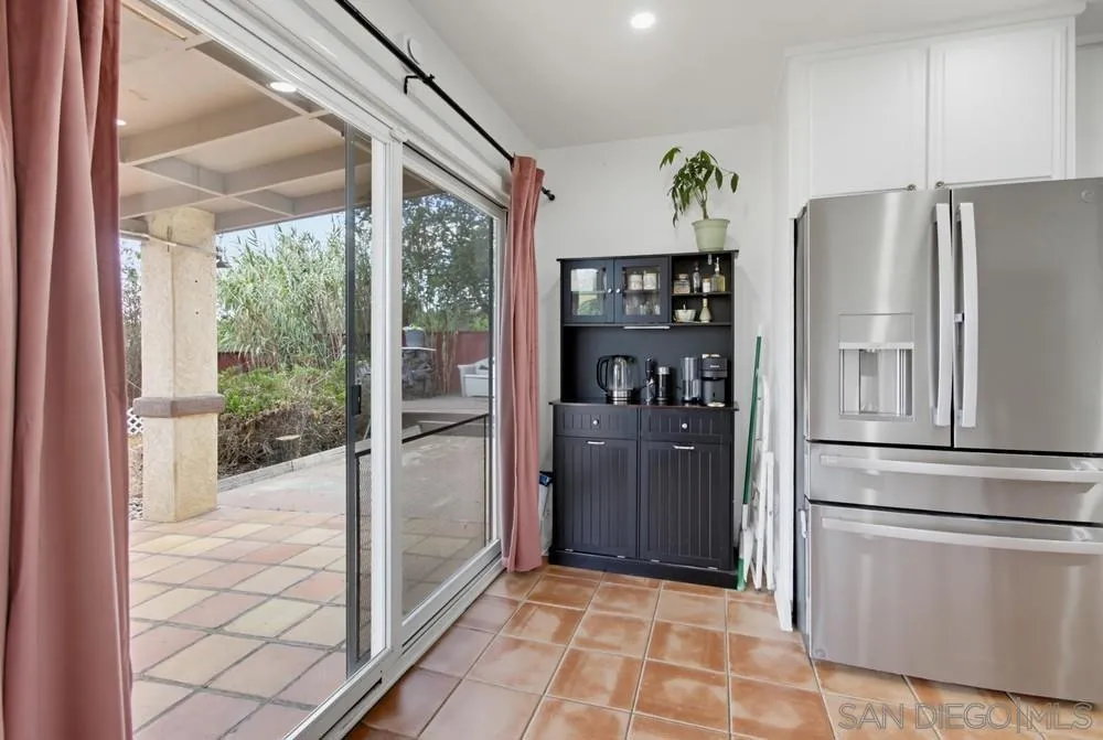 321 North El Cajon, CA 92021