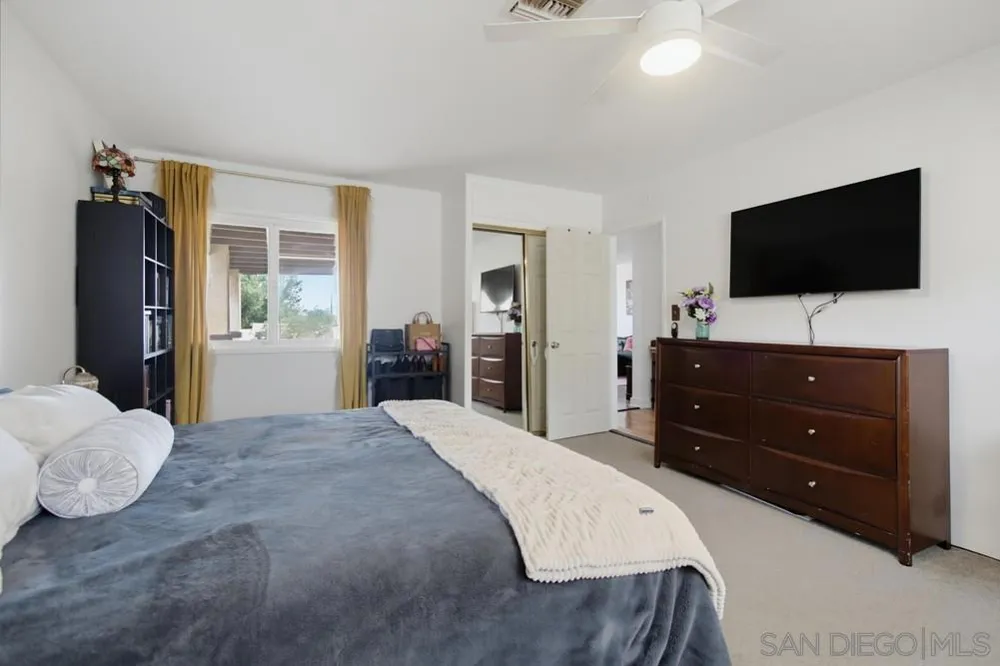 321 North El Cajon, CA 92021