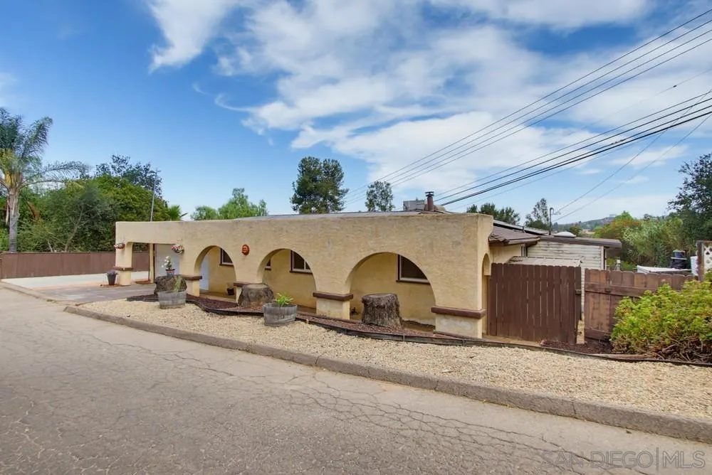 321 North El Cajon, CA 92021
