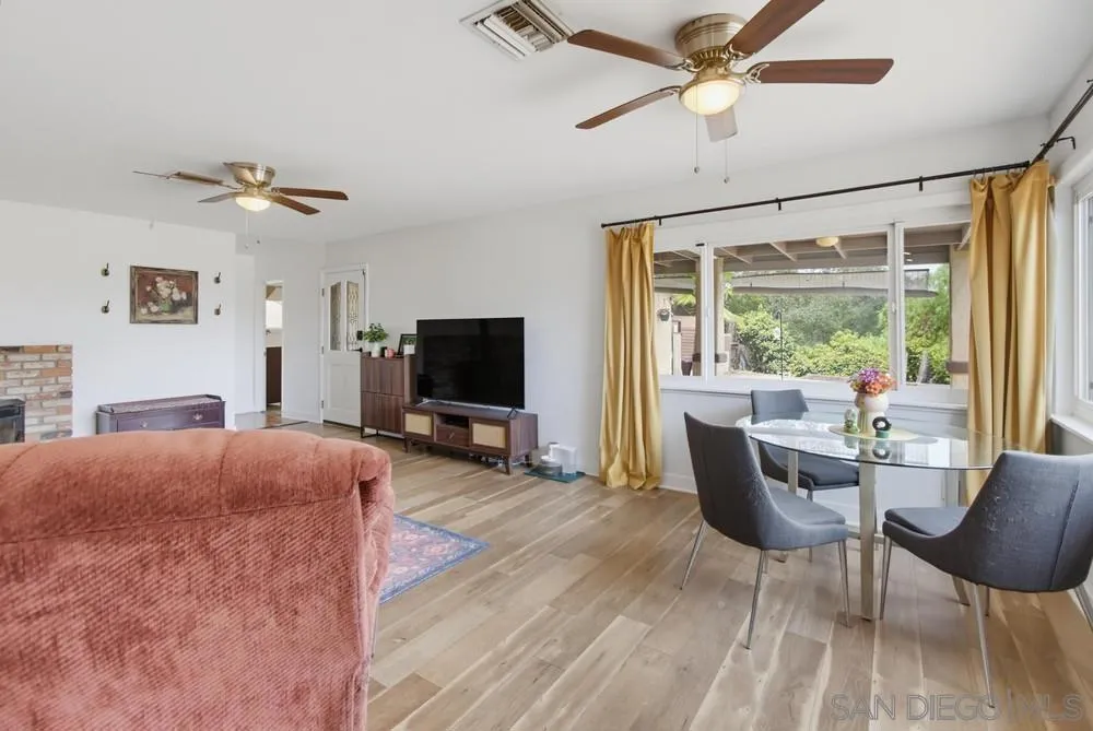 321 North El Cajon, CA 92021