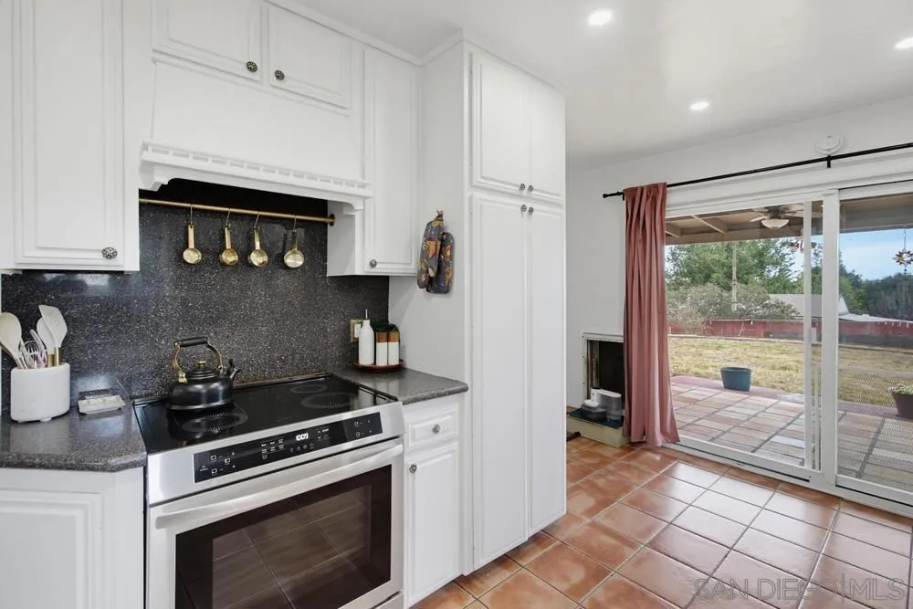 321 North El Cajon, CA 92021